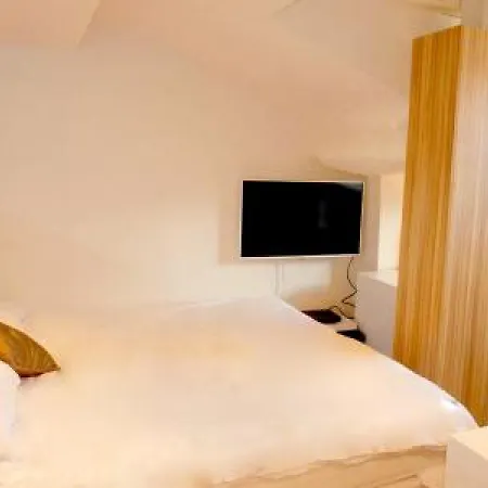Cannes: Rue D'antibes Shopping & Retreat Cannes
