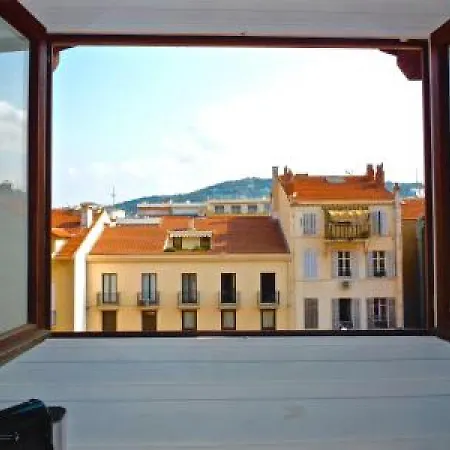 Cannes: Rue D'antibes Shopping & Retreat Apartment