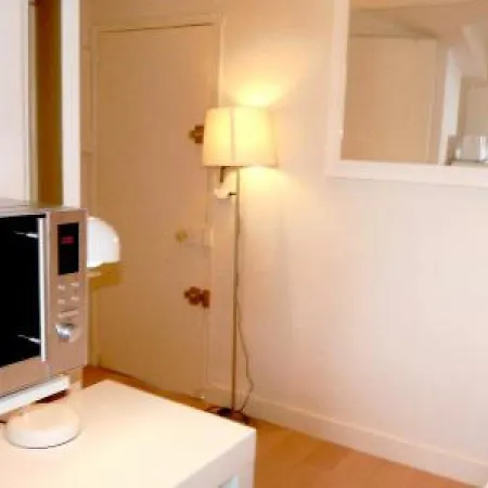 Cannes: Rue D'antibes Shopping & Retreat Cannes